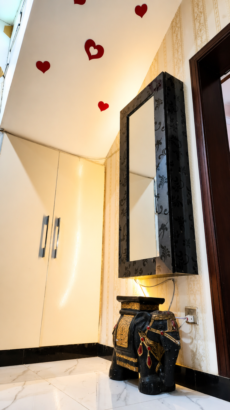 Luxe Corner | Fireplace | 2BR Stay | Bahria Town Lahore